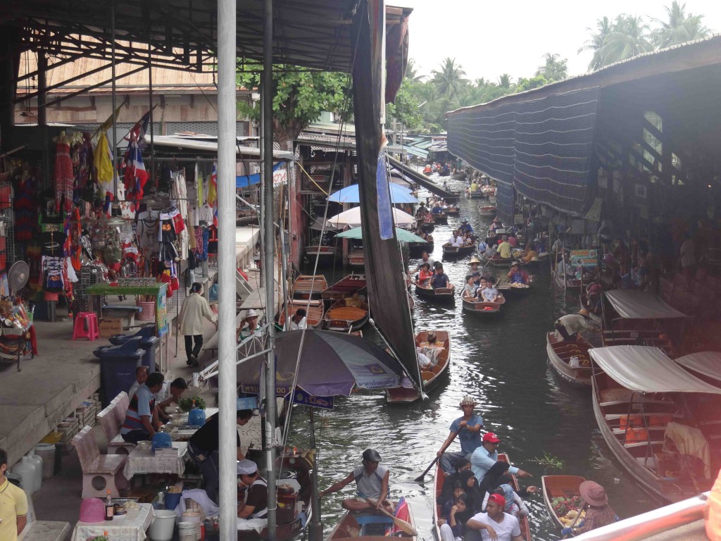 Damnoen Saduak floating market,bangkok,Thailand,boat,shopping