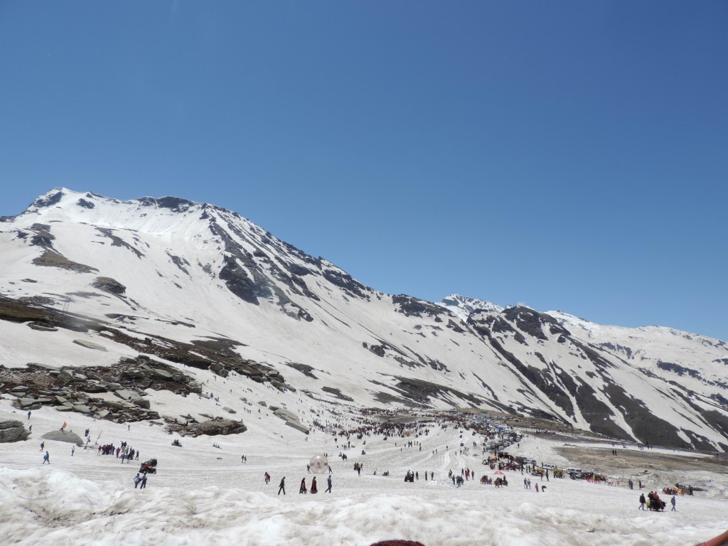 Rohtang Pass,Himachal Pradesh,India,travel,blog,travelogue,snow,mountains,landscape