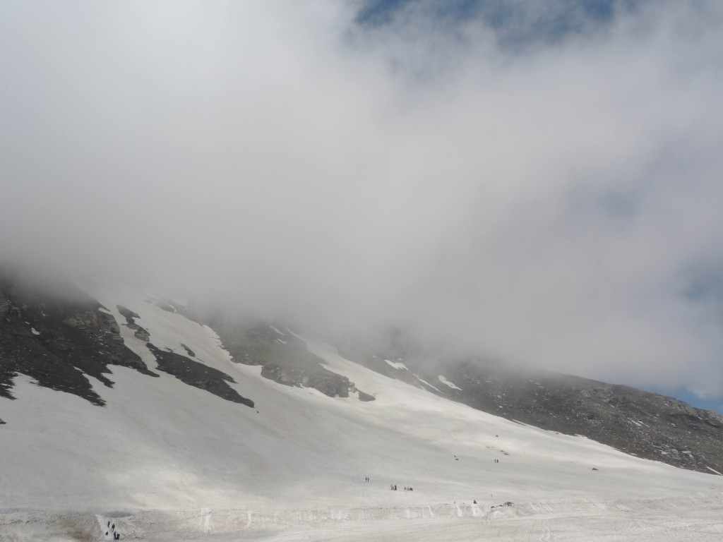 Rohtang Pass,Himachal Pradesh,India,travel,blog,travelogue,snow,mountains,landscape