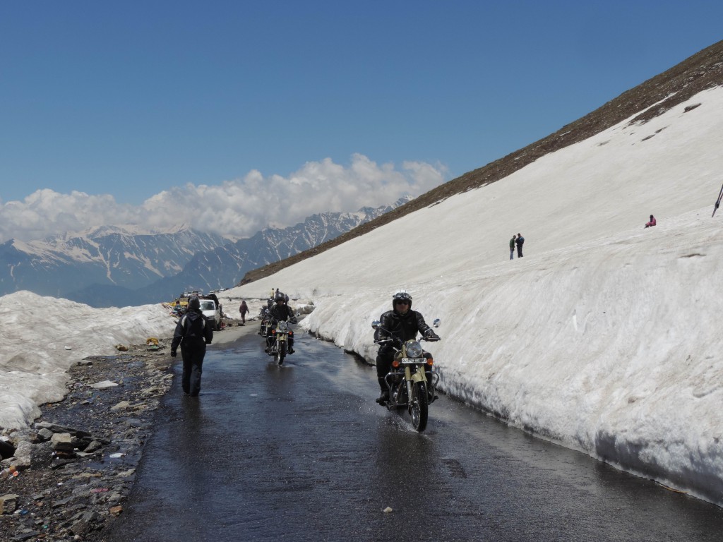 Rohtang Pass,Himachal Pradesh,India,travel,blog,travelogue,snow,mountains,landscape